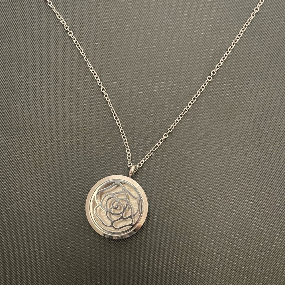 Diffuser necklace with discs